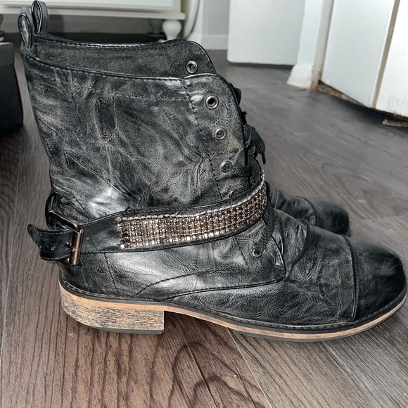 Black Material Girl combat boots size 8 with silver buckle - Picture 2 of 4